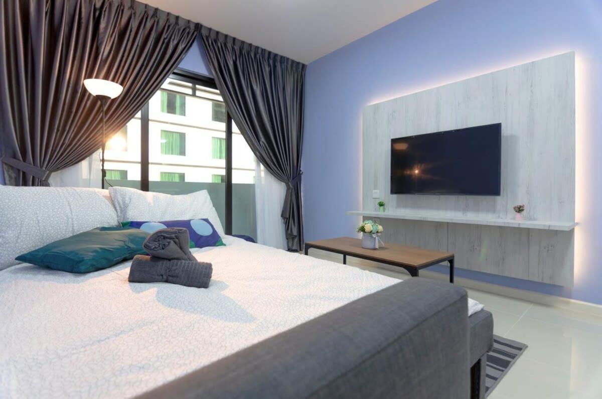 Cozy & High Floor In Suasana Jb 15, Views Apartment