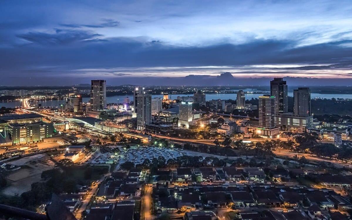 Cozy & High Floor In Suasana Jb 15, Views * Johor Bahru